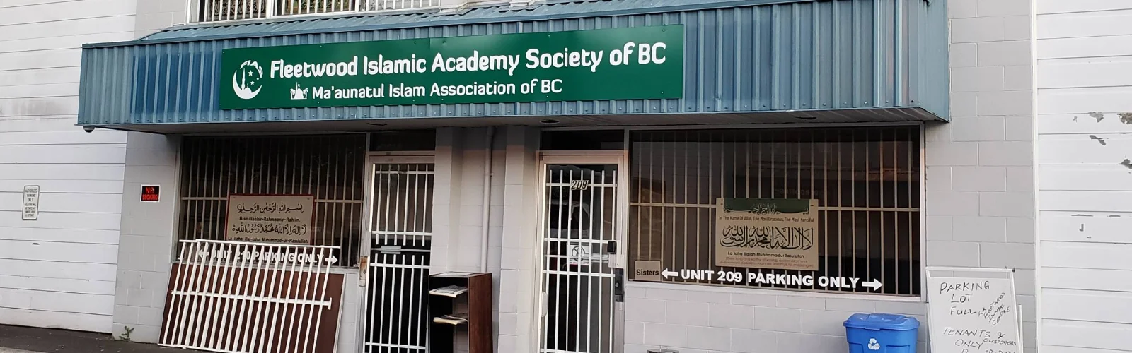 Exterior view of Fleetwood Islamic Center Surrey building